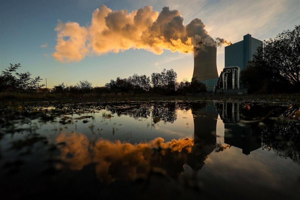 Una centrale  a carbone  a Datteln, in Germania. L’accordo  di ieri alla Cop26 non è stato però sottoscritto  da Cina, India, Stati Uniti  e Australia, tra i principali utilizzatori del combustibile fossile