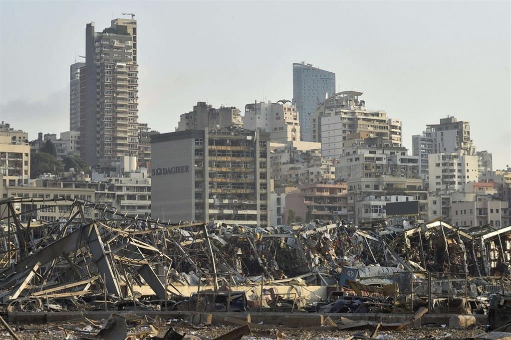 La distruzione al porto di Beirut