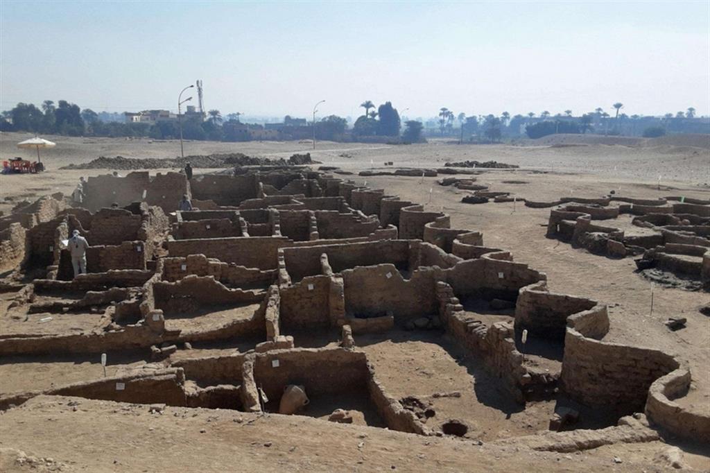 La perduta "città d'oro" di Aten, riemersa dalle sabbie dell'Egitto nei pressi di Luxor