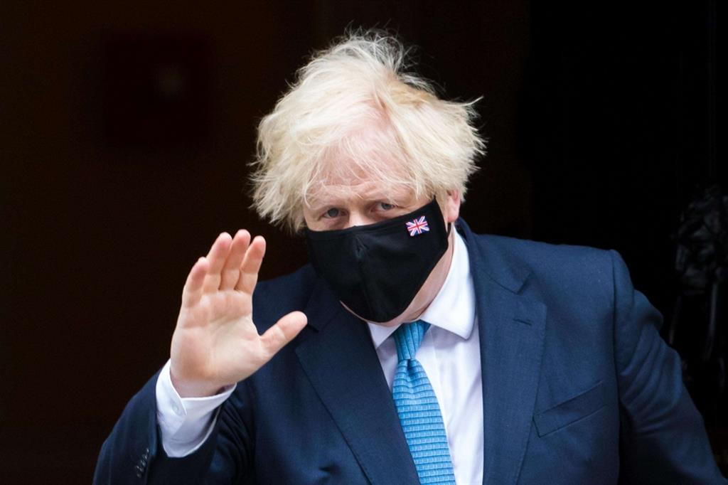 Il premier Boris Johnson che è in isolamento dopo essere risultato positivo al Covid