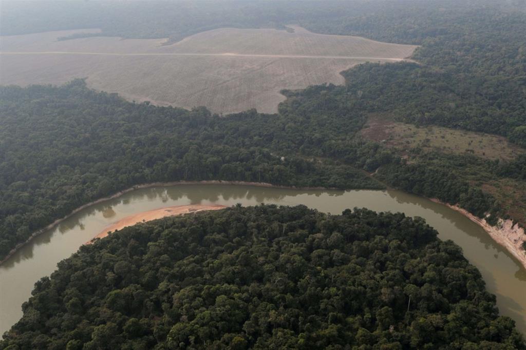 Un’ampia zona di deforestazione nella regione amazzonica, vicino a Porto Velho, in Brasile