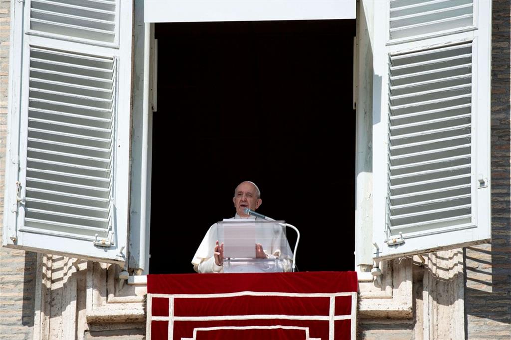 Il Papa: "Aiutiamo i rifugiati in Libia, sento le loro grida"