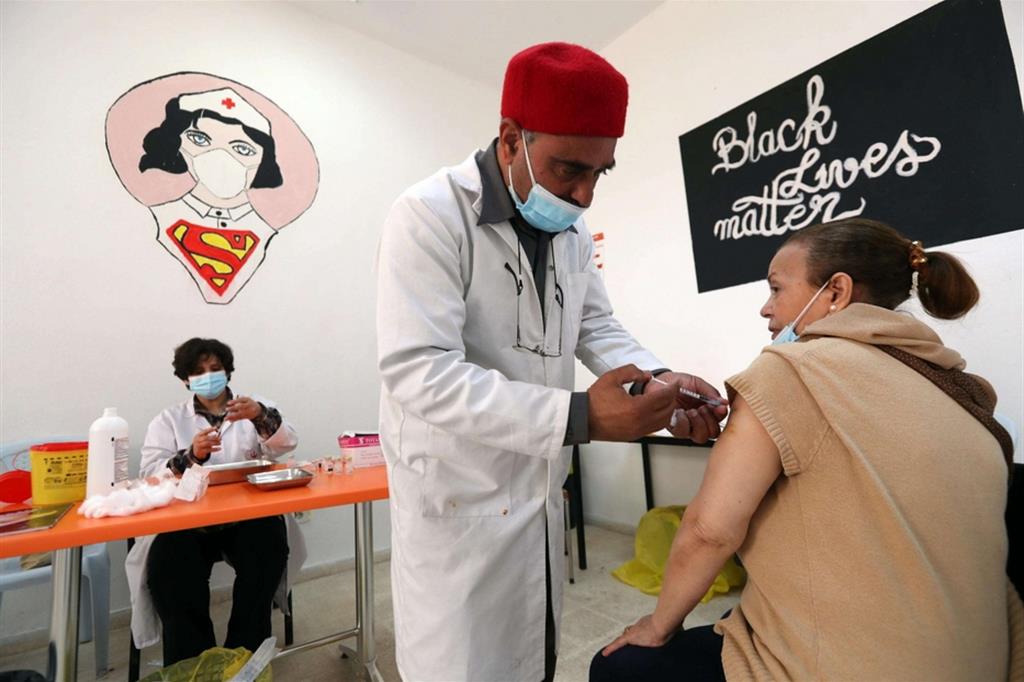 In Tunisia la complessa campagna di vaccinazione anti-Covid