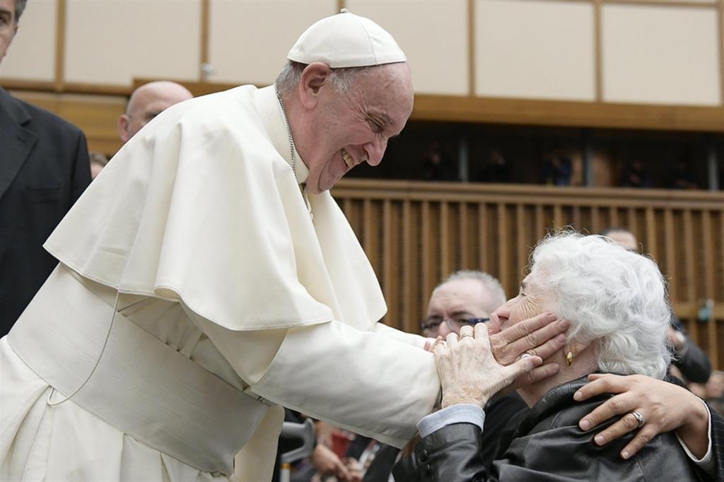 Il Papa: a luglio la prima Giornata mondiale dei nonni e degli anziani