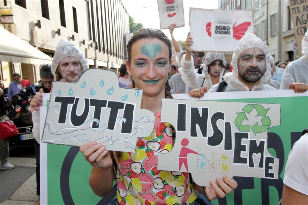 Una manifestazione per la lotta al cambiamento climatico a Milano
