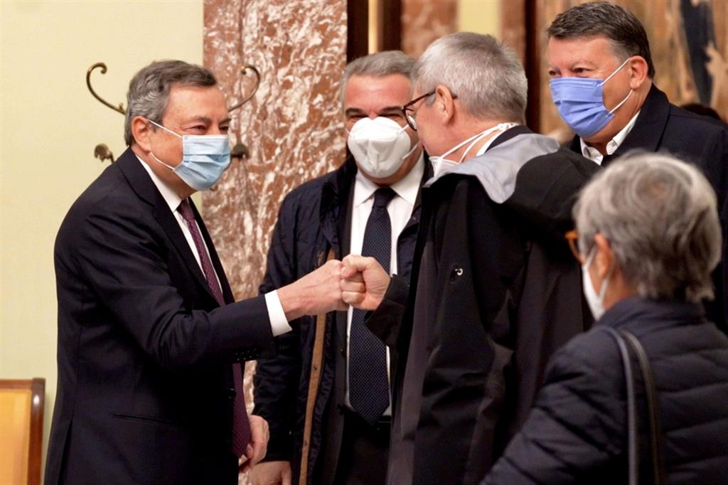 Un momento dell'incontro a Palazzo Chigi tra il governo, con il premier Mario Draghi e il ministro del Lavoro Andrea Orlando, con i leader dei sindacati sulla sicurezza sul lavoro