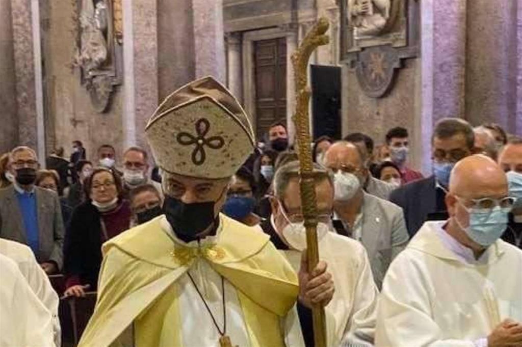 L'arcivescovo di Napoli ai preti: vaccinatevi. O fate il tampone