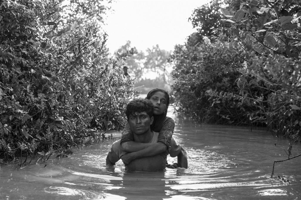 Bangladesh, agosto 2017. Nello Stato di Rakhine, in Myanmar, rappresaglie contro il gruppo etnico Rohingya costringono più di 660.000 persone a fuggire in Bangladesh - © Moises Saman / Magnum Photos