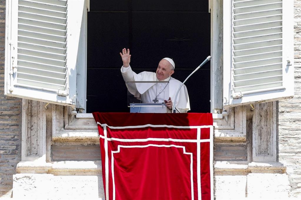 Papa Francesco: testimoniare Dio nella vita, non bastano i proclami