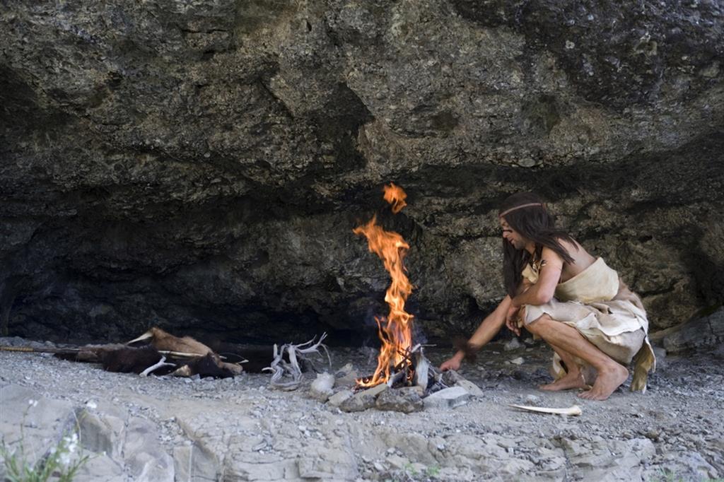 Ricostruzione di vita quotidiana al tempo dei Cro-Magnon (Paleolitico superiore, circa 25.000 anni fa)