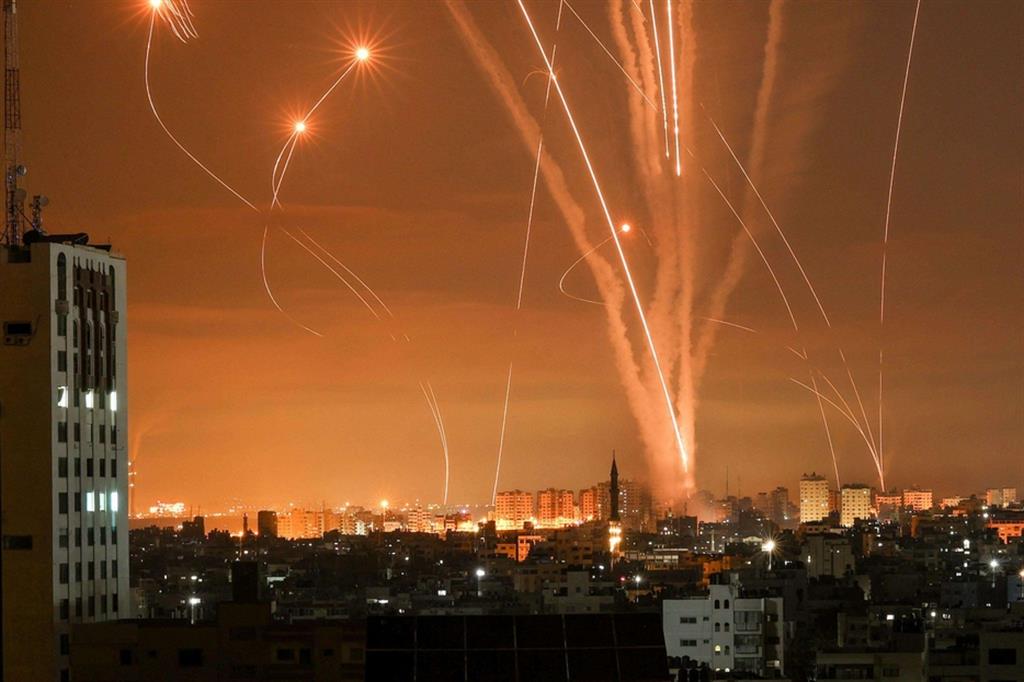 Israele attacca Gaza. Colpiti 150 obiettivi