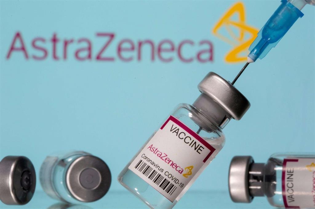 Anche l'Aifa revoca il divieto di AstraZeneca. Ripartono le vaccinazioni