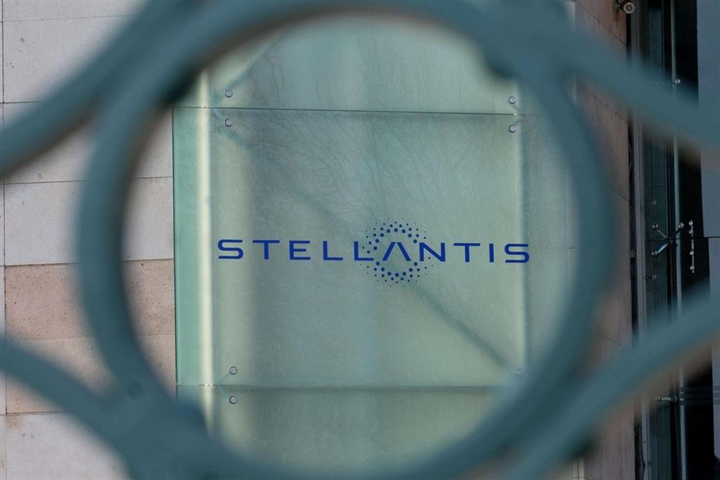 Auto elettriche, accordo strategico tra Stellantis e Foxconn