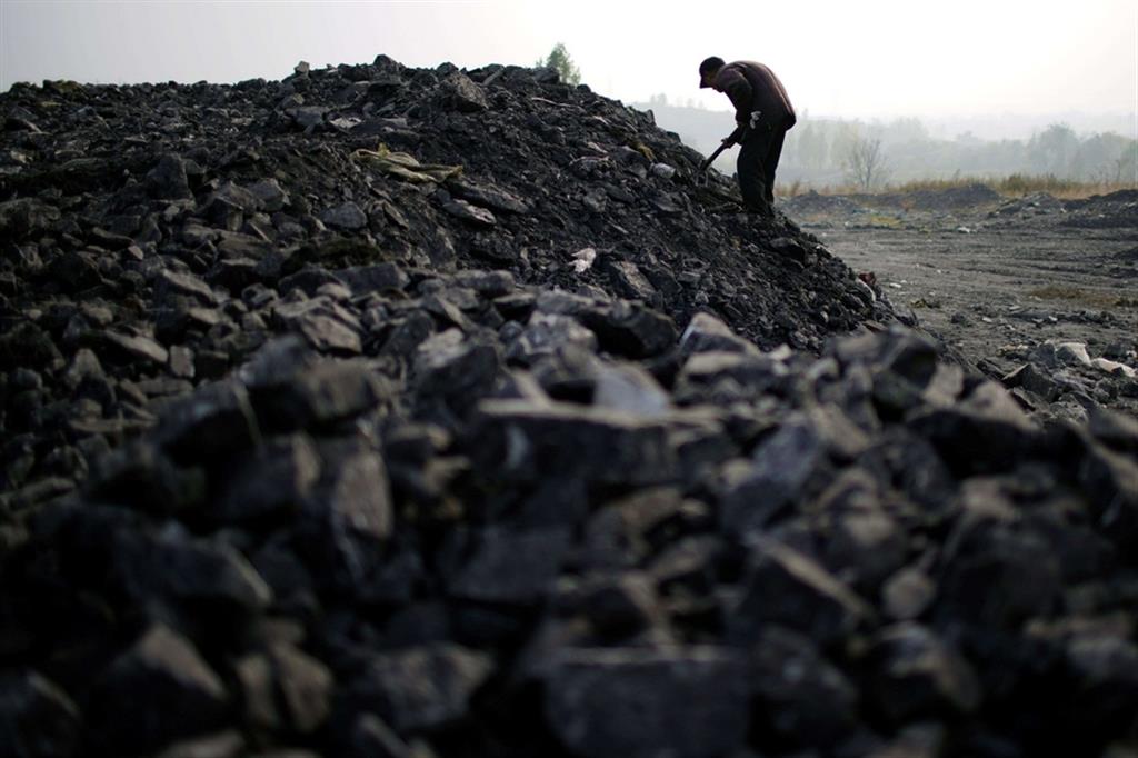 L'estrazione del carbone  in un impianto di Ruzhou nella provincia cinese dell'Henan