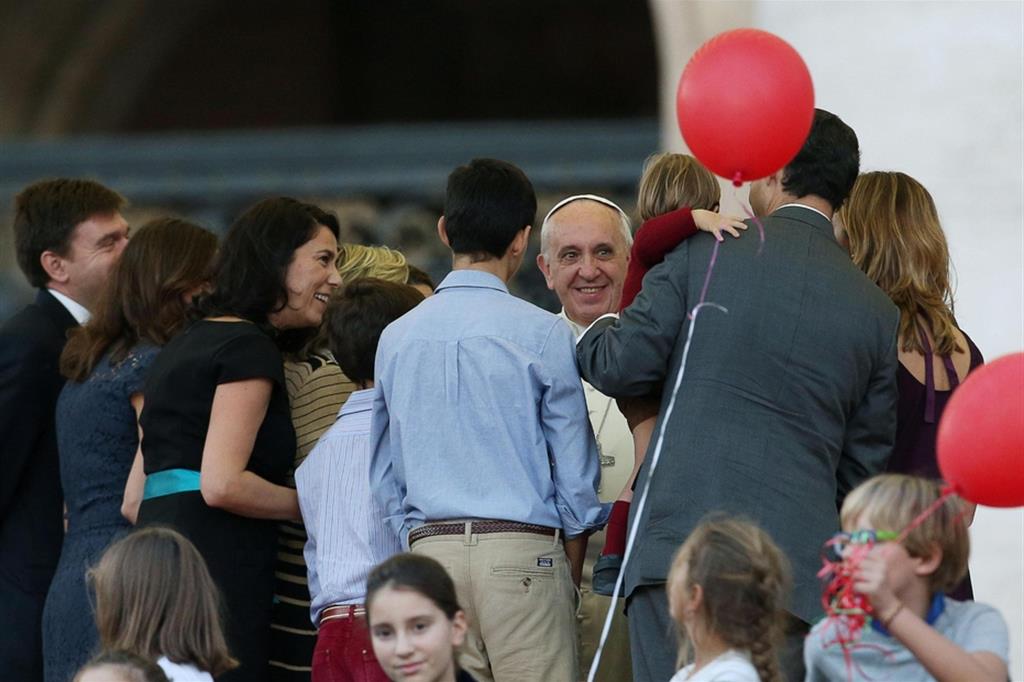 Papa Francesco incontra le famiglie in Piazza San Pietro nell'ottobre 2013