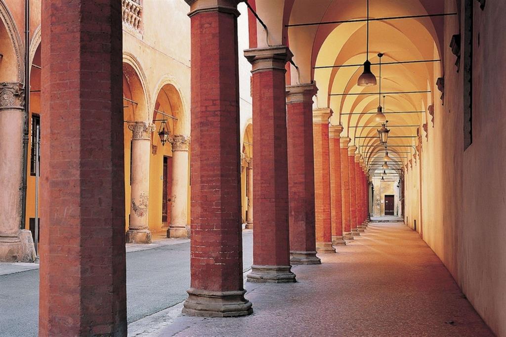 Un tratto dei portici di Bologna, iscritti nella lista dell'Unesco