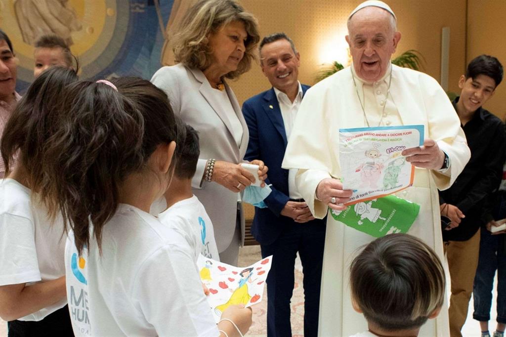 Papa Francesco riceve un gruppo di profughi afghani