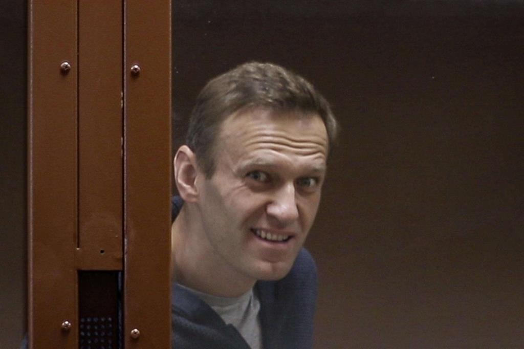 Il dissidente Alexseij Navalny in aula durante il processo a Mosca