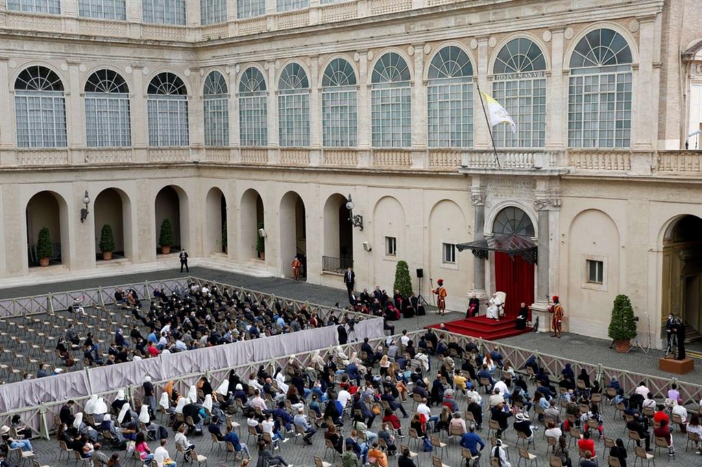 Il Papa ricorda l'attentato a Wojtyla. "Preghiamo la Madonna di Fatima"