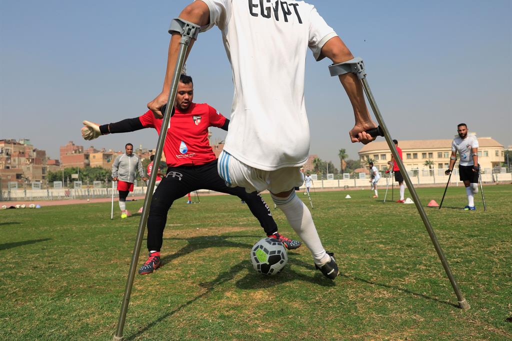 "All'inizio c'erano alcuni ostacoli, soprattutto perché la squadra si allenava solo una volta alla settimana, ma siamo riusciti a migliorare i loro livelli di forma fisica", ha detto Mohamed Khairy, uno degli allenatori della squadra. - Reuters