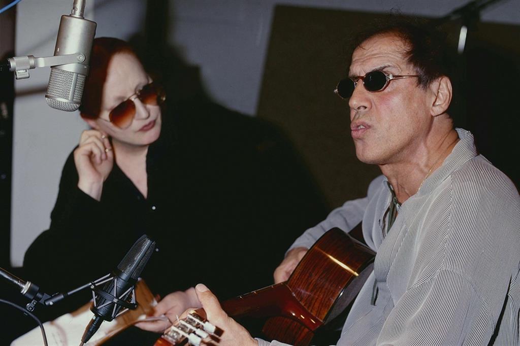 Mina e Celentano in studio di registrazione nel 1998 per l'album "Mina Celentano"