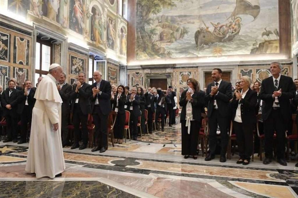 Il Papa in un precedente incontro con i giornalisti in Vaticano