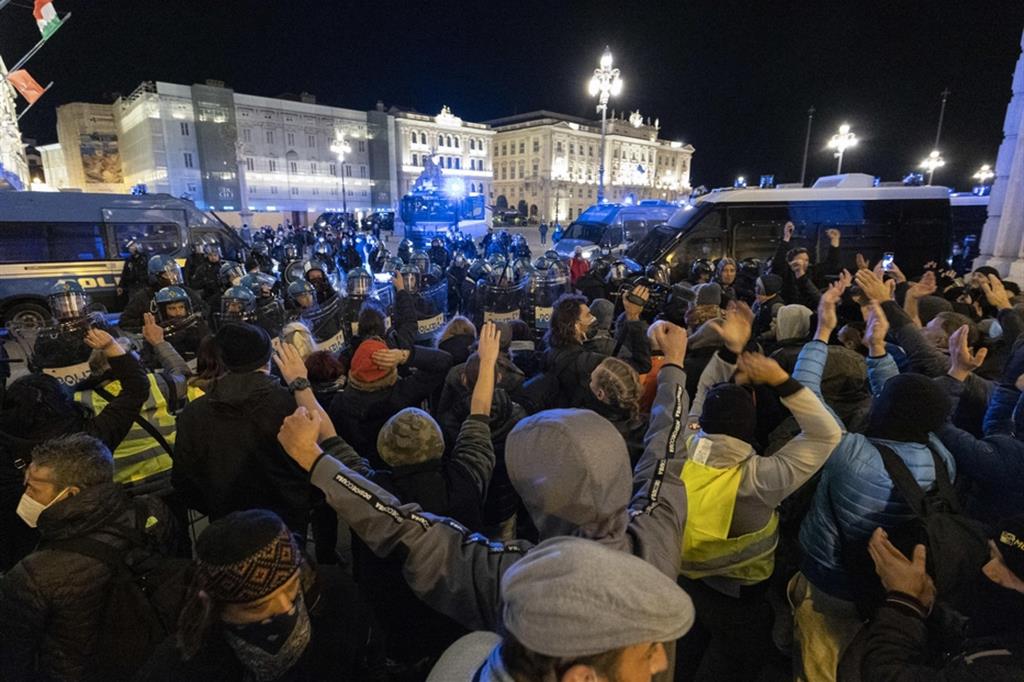 Proteste contro il green pass a Trieste,ma i contagi sono aumentati