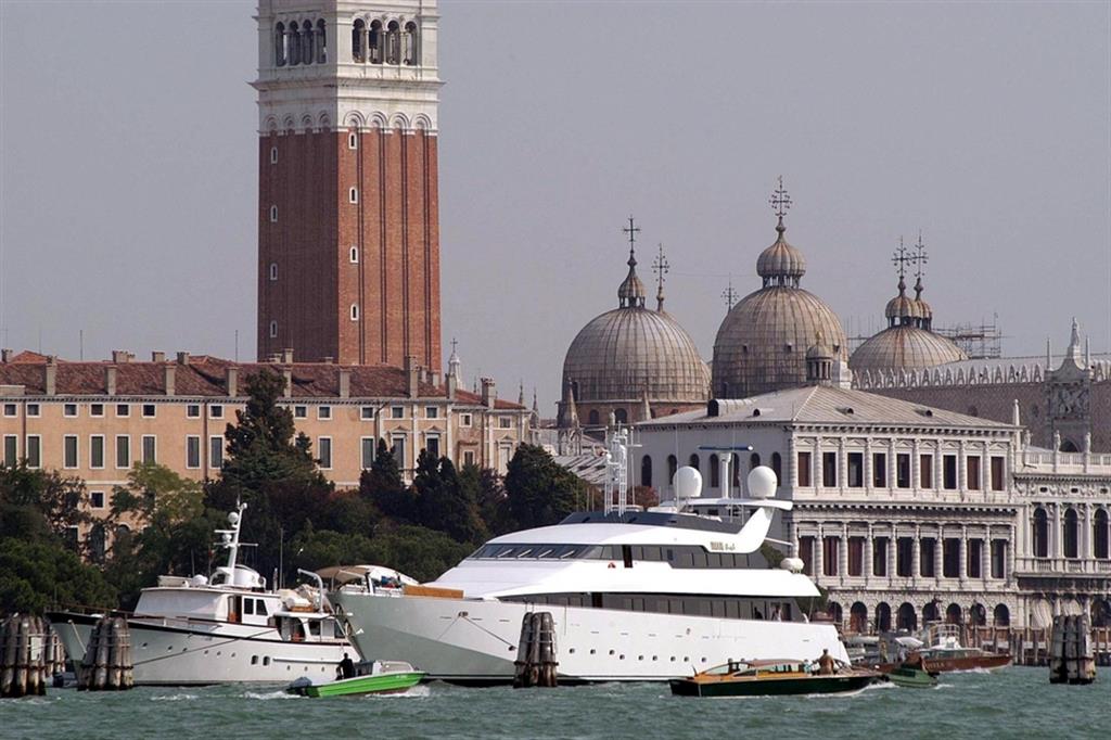Crollo dei turisti stranieri, penalizzate soprattutto le città d'arte come Venezia