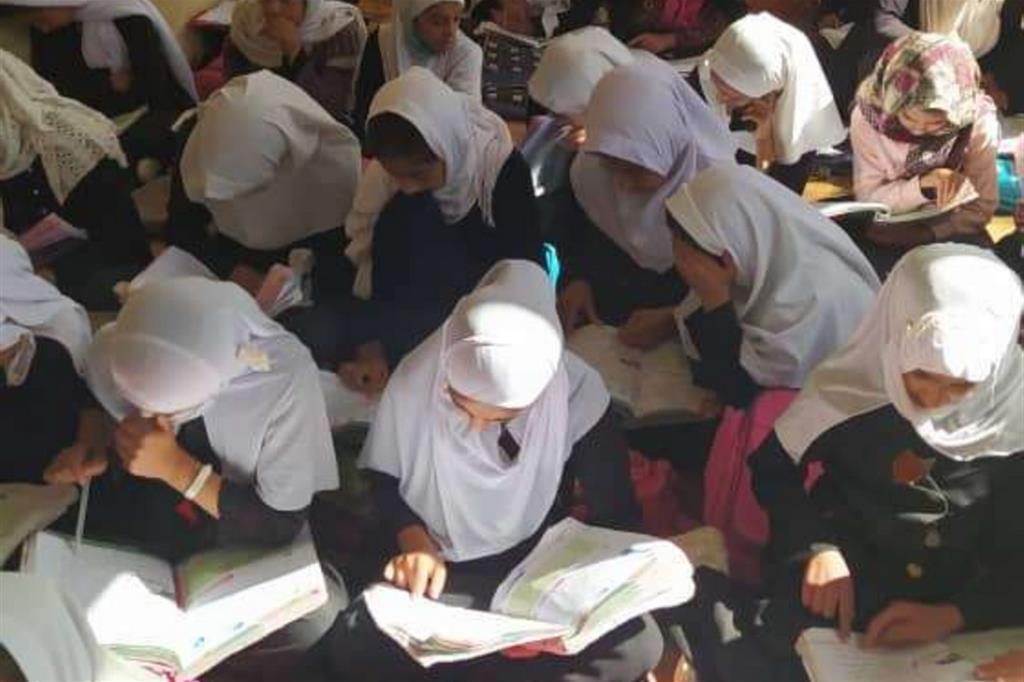 Una classe di bambine ad Herat