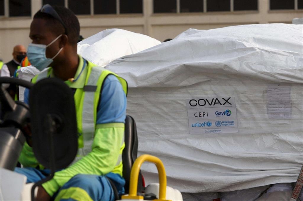 L'arrivo dei vaccini anti-Covid all'aeroporto internazionale di Accra, capitale del Ghana