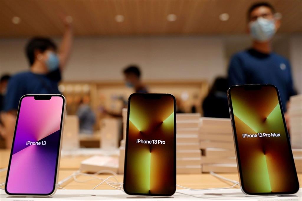 iPhone 13 in vendita in un negozio di Pechino