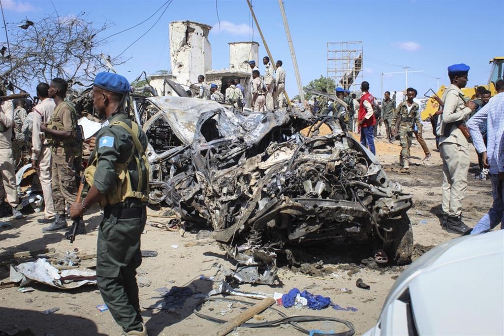 Attentato a un posto di blocco a Mogadiscio, in una foto d'archivio