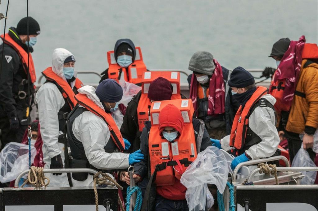 I migranti soccorsi dalla Guardia costiera britannica