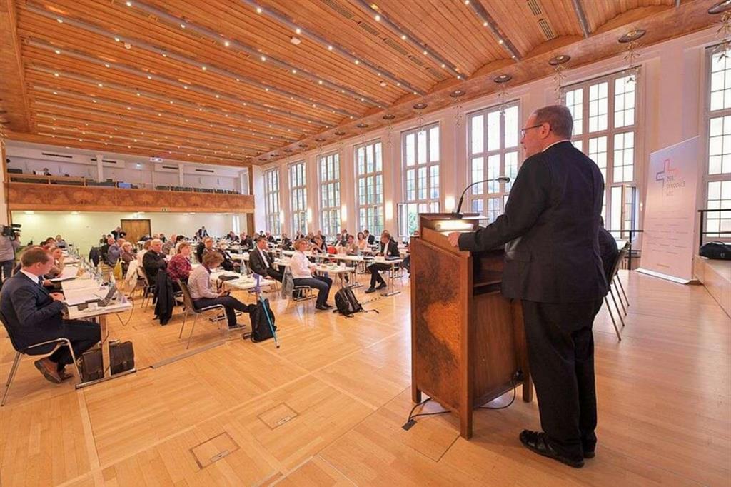 Una delle conferenze regionali tenutesi lo scorso settembre (qui a Francoforte sul Meno) previste nel Cammino sinodale della Chiesa tedesca