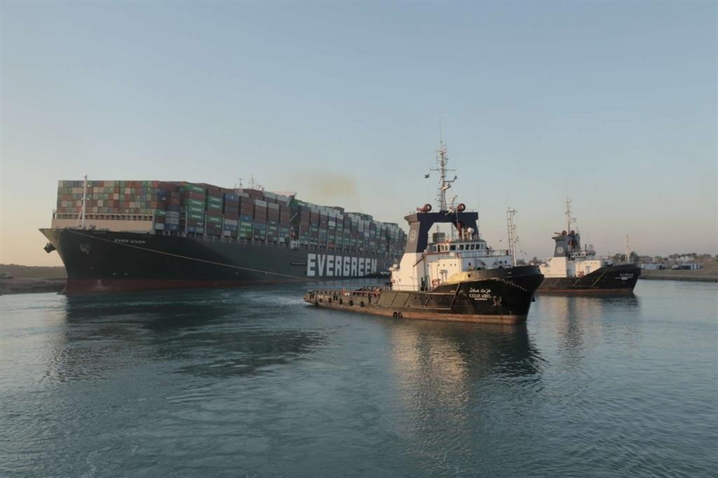 La Even Given bloccata nel canale di Suez