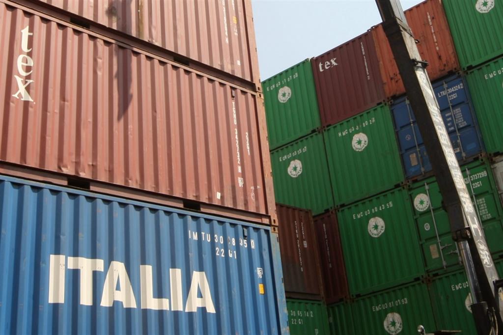 Container di merce italiana. Esportazioni in netto calo nel 2020