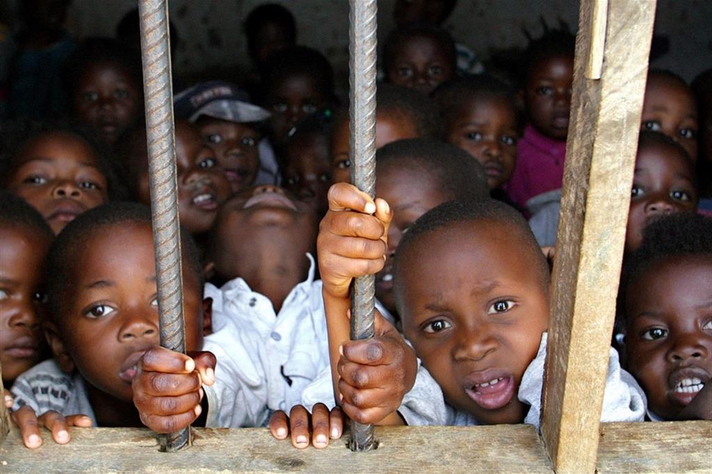 Bambini in un orfanotrofio in Africa, foto d'archivio