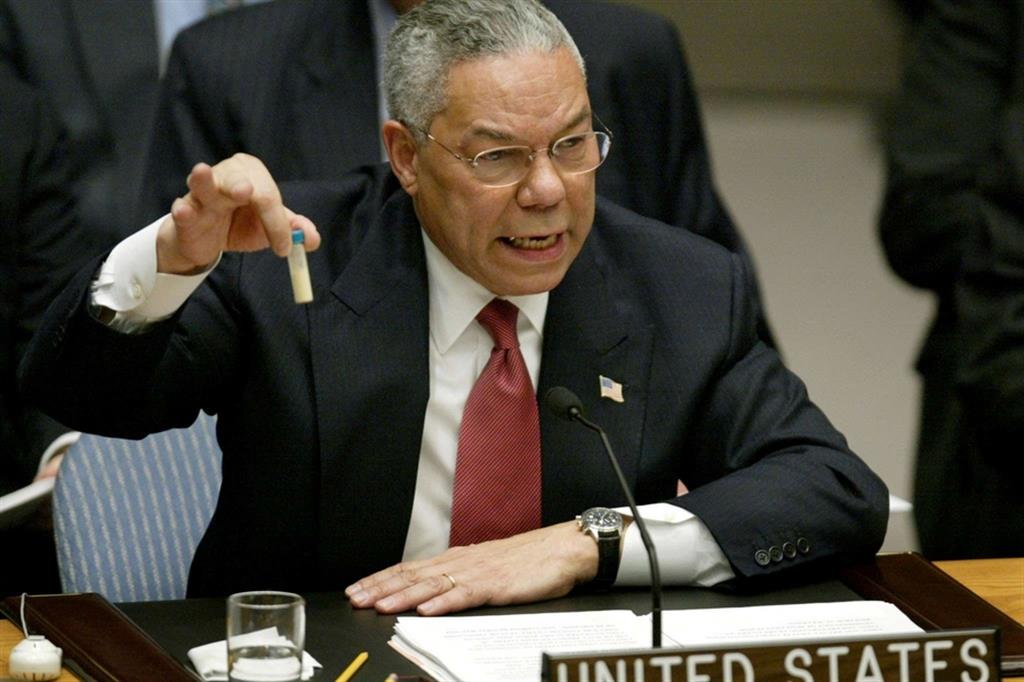 Colin Powell nel discorso alle Nazioni Unite per la guerra in Iraq