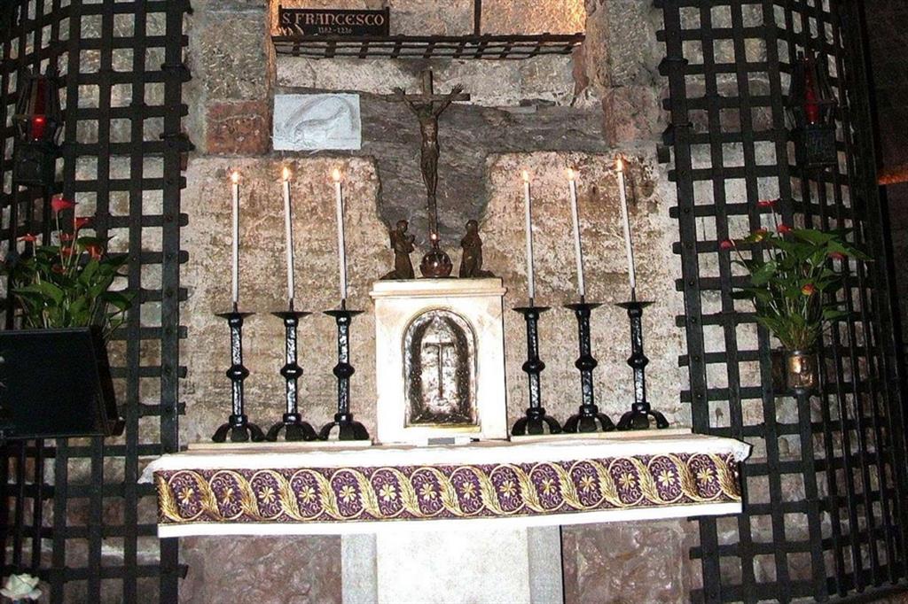 La tomba di san Francesco nella Basilica di Assisi