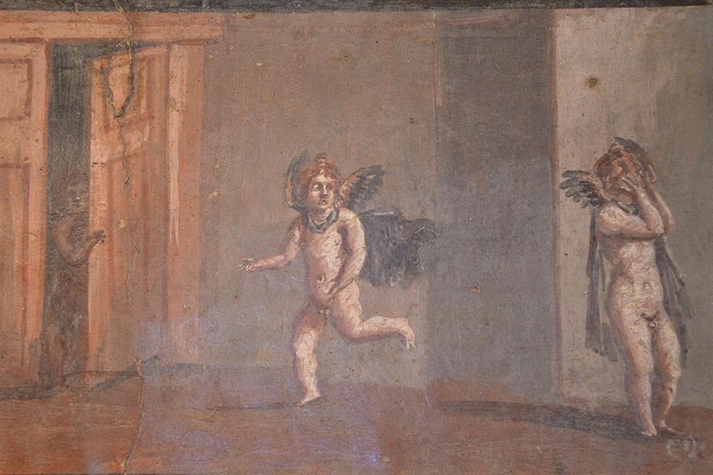 Il gioco del nascondino in un affresco proveniente da Ercolano (I secolo d.C.) e conservato al Museo Archeologico Nazionale di Napoli