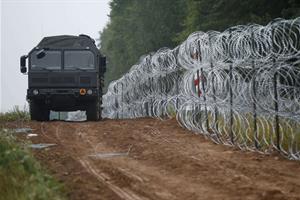 Tre profughi morti per freddo al confine tra Polonia e Bielorussia