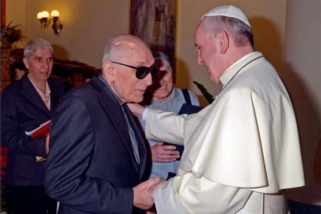 Papa Francesco insieme con don Francesco Cavazzuti