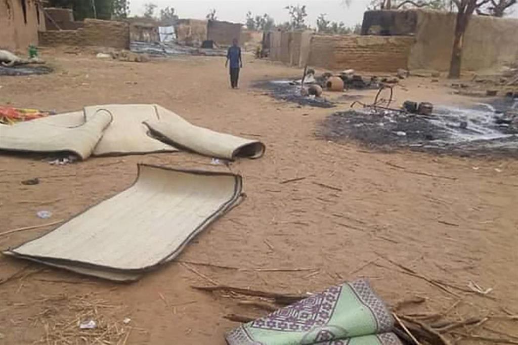 I resti di un villaggio attaccato dagli estremisti nella regione di Tillaberi, in Niger al confine con il Mali, nel gennaio 2021