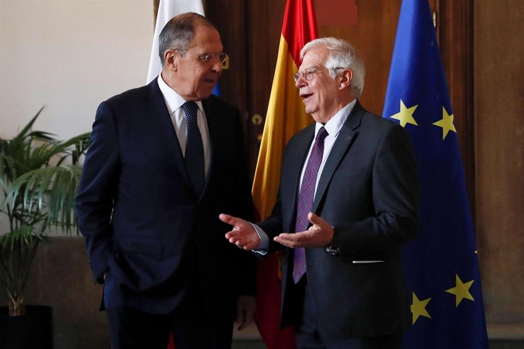 Sergeij Lavrov accoglie a Mosca Josep Borrell