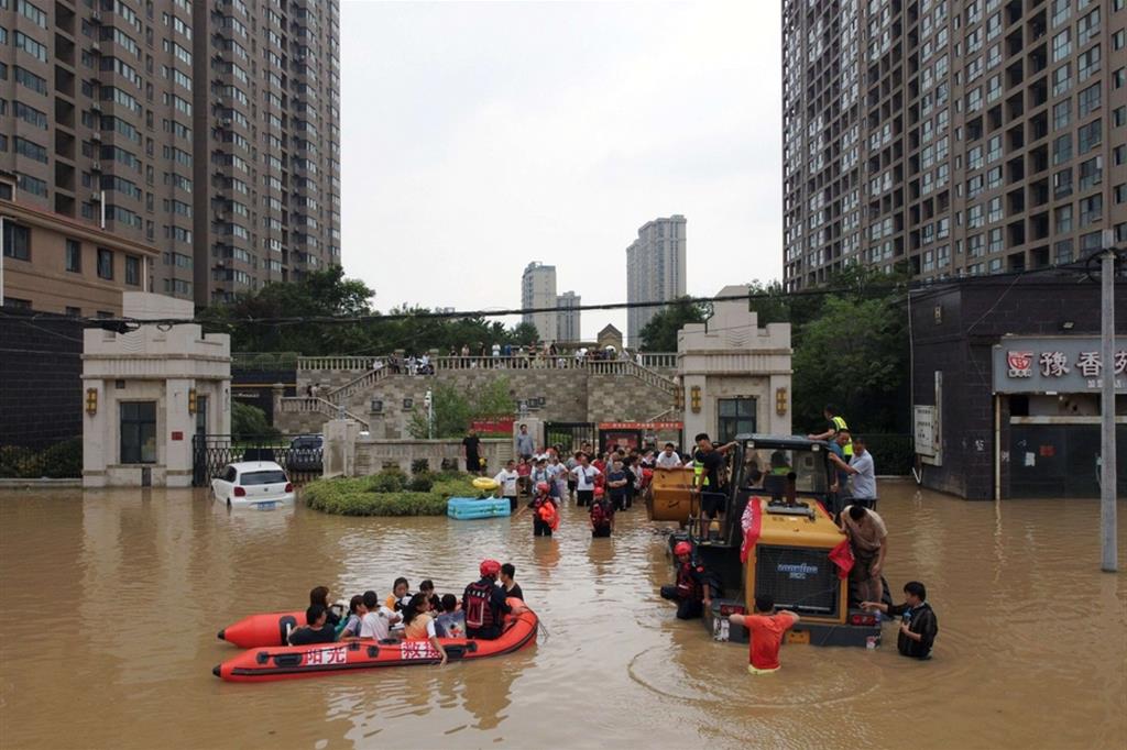 Inondazioni nella provincia dell'Henan: almeno 33 le vittime