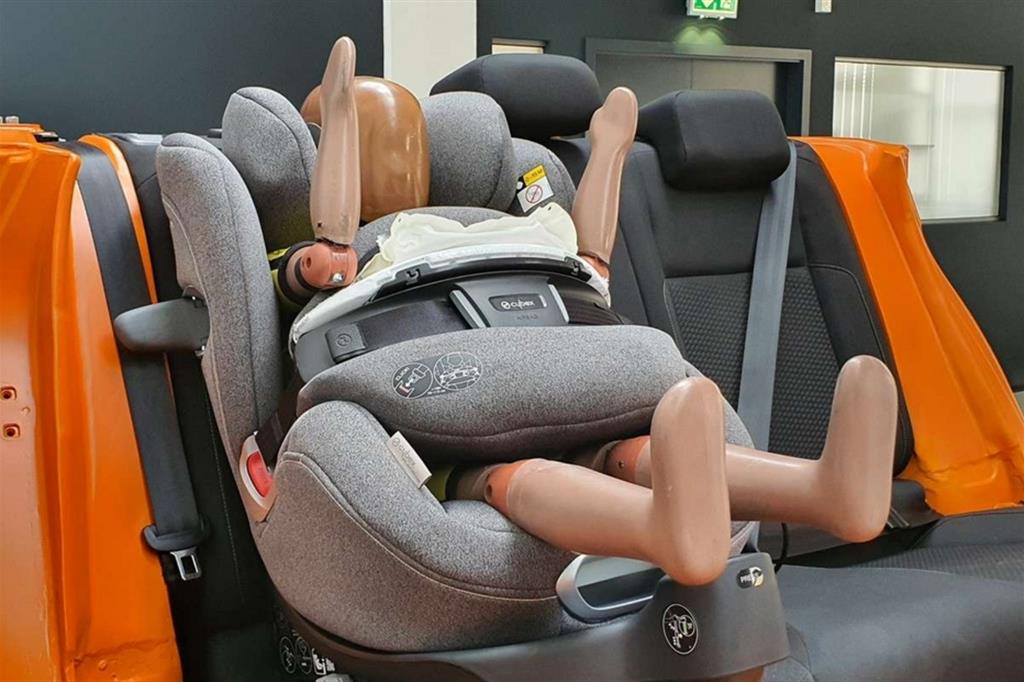 Il test dei nuovi seggiolini auto per bambini