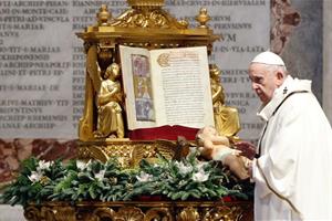 Il Papa: adorare Dio è scoprirlo nascosto nelle situazioni semplici