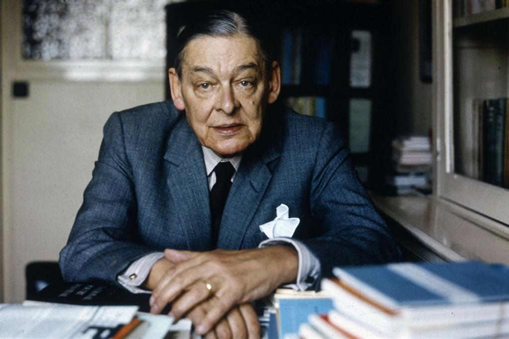 Thomas Stearn Eliot nel suo ufficio alla Faber & Faber nel 1956
