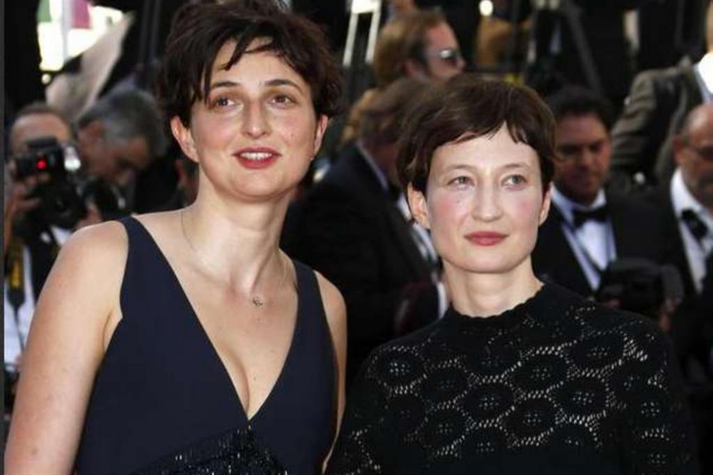 Da sinistra: la regista Premio Bresson 2021 Alice Rohrwacher assieme alla sorella, l’attrice Alba, con la quale ha lavorato ed è è stata premiata al Festival di Venezia e di Cannes
