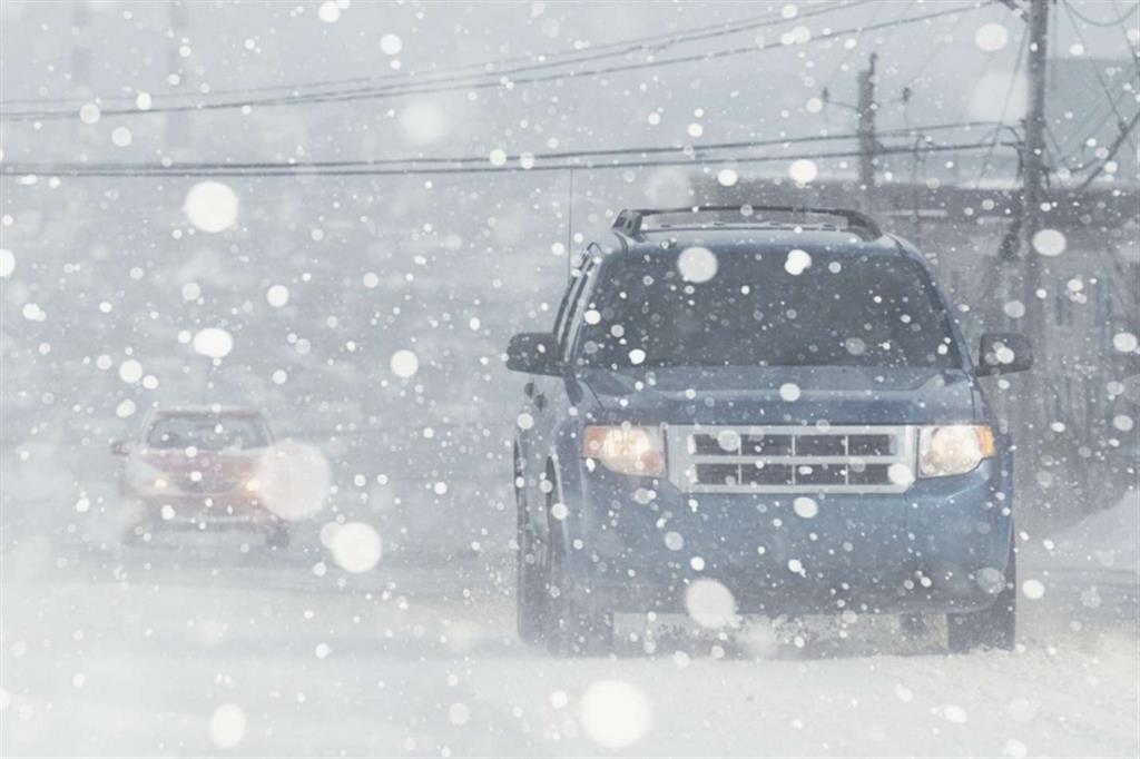 Guidare senza problemi sulla neve: ecco 10 consigli utili